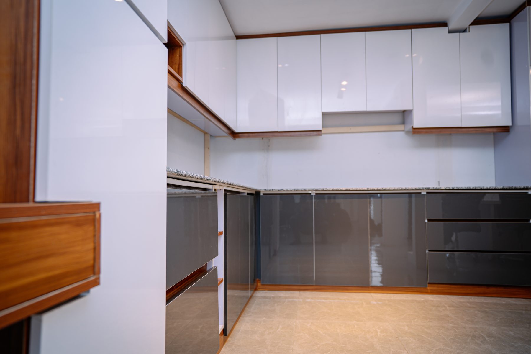 Contemporary fitted kitchen cabinets